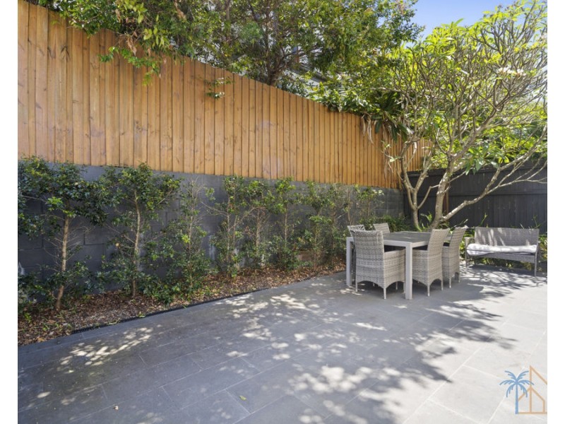 2/131 Falconer Street, Southport QLD 4215