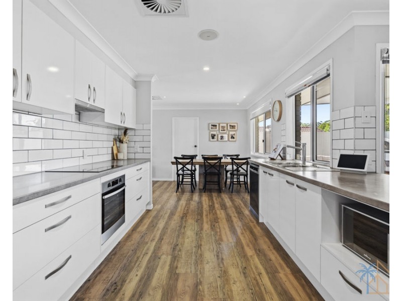 6 Berwick Court, Arundel QLD 4214