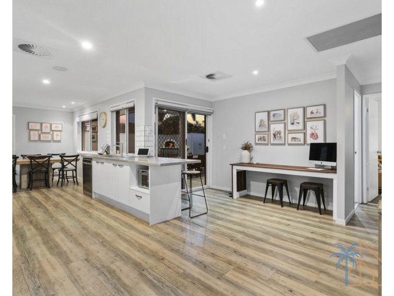 6 Berwick Court, Arundel QLD 4214