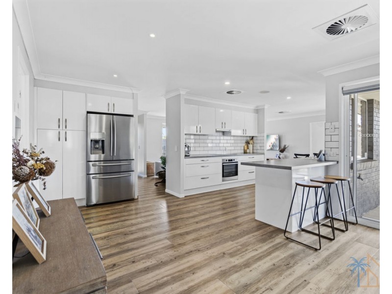6 Berwick Court, Arundel QLD 4214