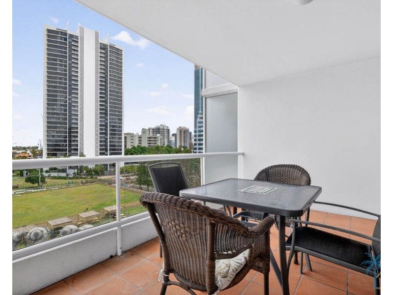 611/70 Remembrance drive, Surfers Paradise QLD 4217
