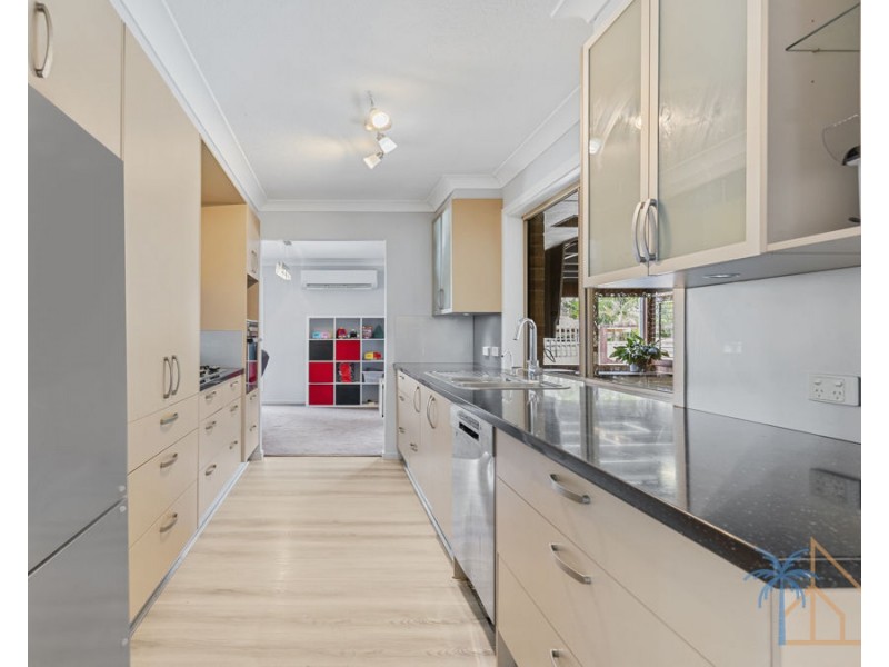 196 Mildura Drive, Helensvale QLD 4212