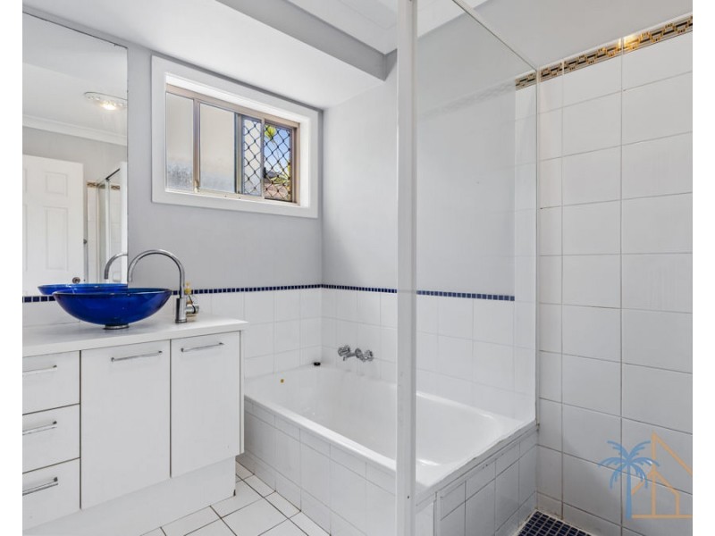 196 Mildura Drive, Helensvale QLD 4212