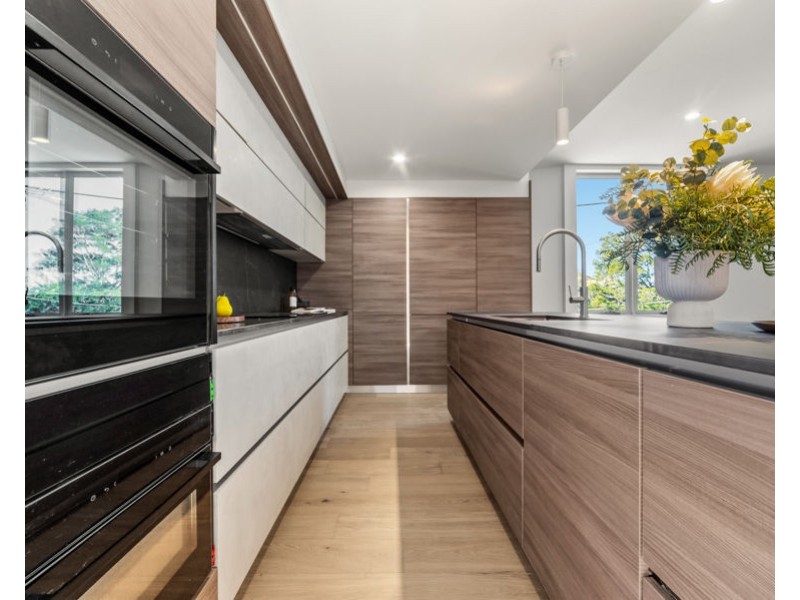 10 Abalone Ave, Paradise Point QLD 4216