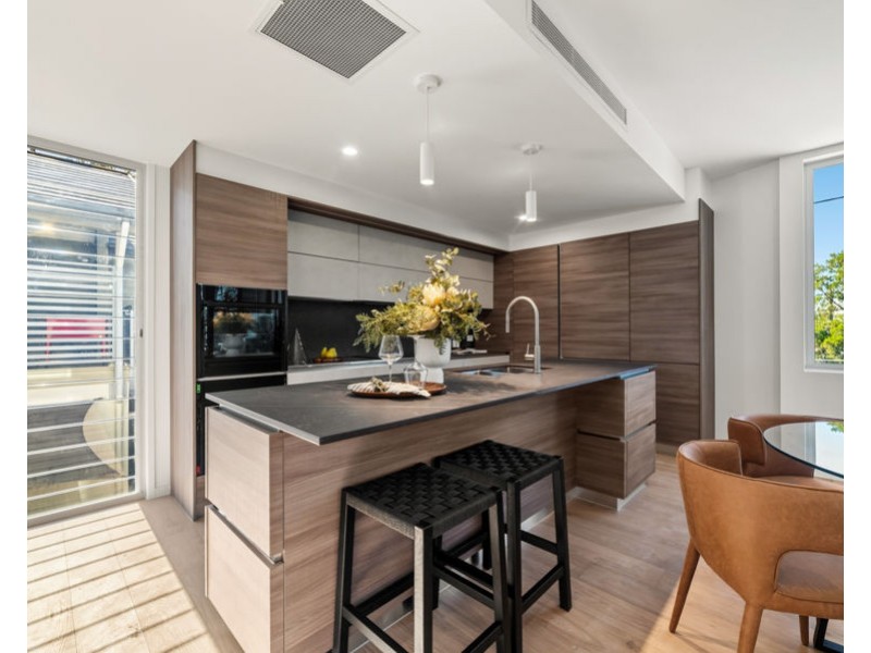 10 Abalone Ave, Paradise Point QLD 4216