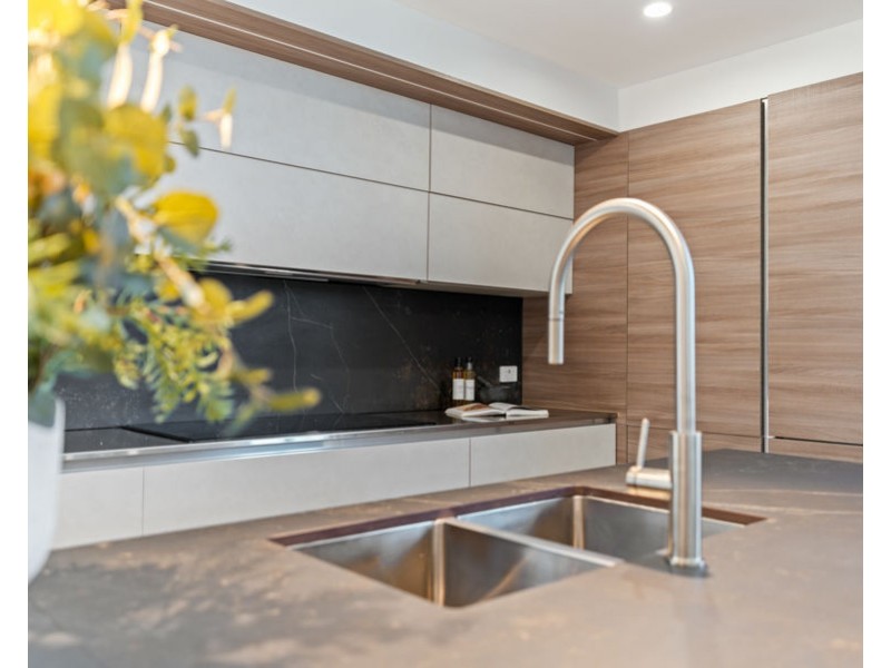 10 Abalone Ave, Paradise Point QLD 4216