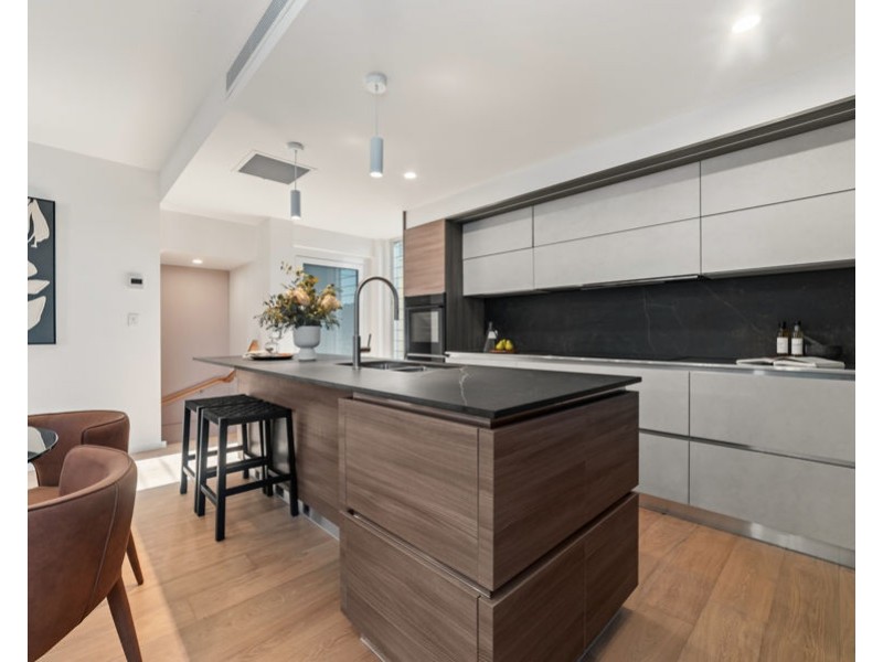 10 Abalone Ave, Paradise Point QLD 4216