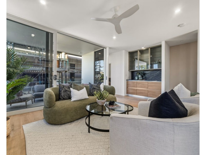 10 Abalone Ave, Paradise Point QLD 4216