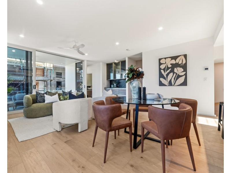 10 Abalone Ave, Paradise Point QLD 4216