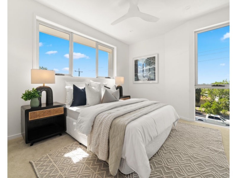 10 Abalone Ave, Paradise Point QLD 4216