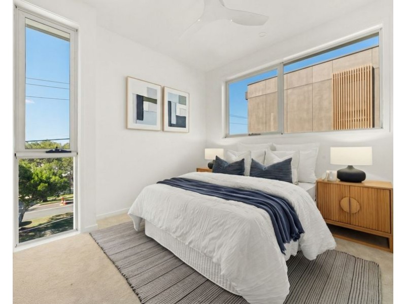 10 Abalone Ave, Paradise Point QLD 4216