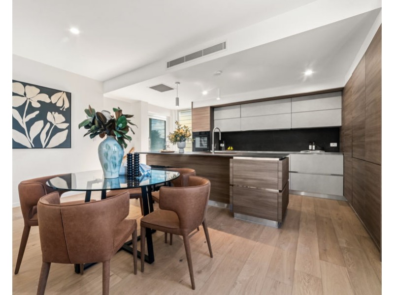 10 Abalone Ave, Paradise Point QLD 4216