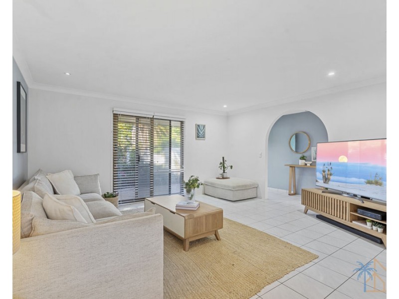 132 Oceanic Drive, Mermaid Waters QLD 4218