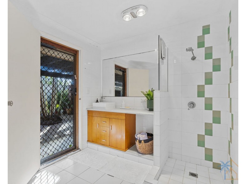 132 Oceanic Drive, Mermaid Waters QLD 4218