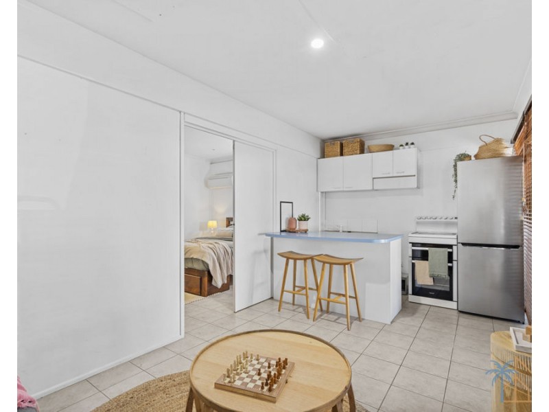 132 Oceanic Drive, Mermaid Waters QLD 4218