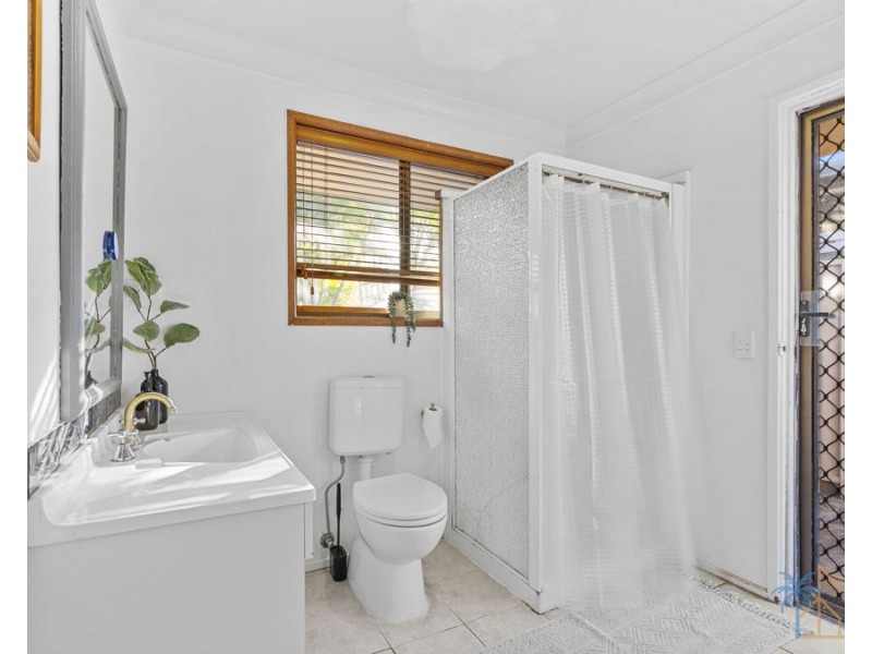 132 Oceanic Drive, Mermaid Waters QLD 4218