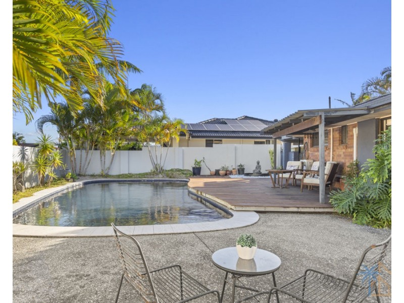 132 Oceanic Drive, Mermaid Waters QLD 4218