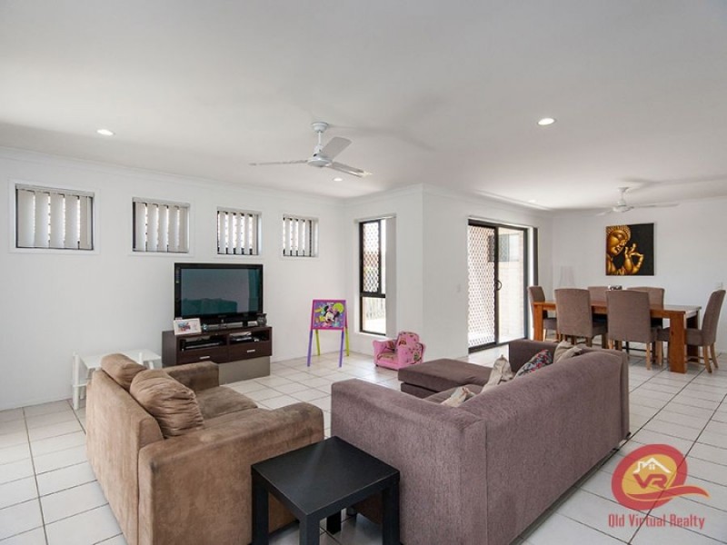 34 Peacherine Cct, Bellmere QLD 4510