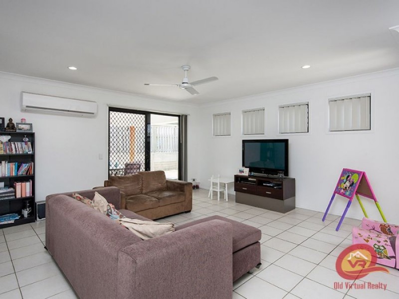 34 Peacherine Cct, Bellmere QLD 4510