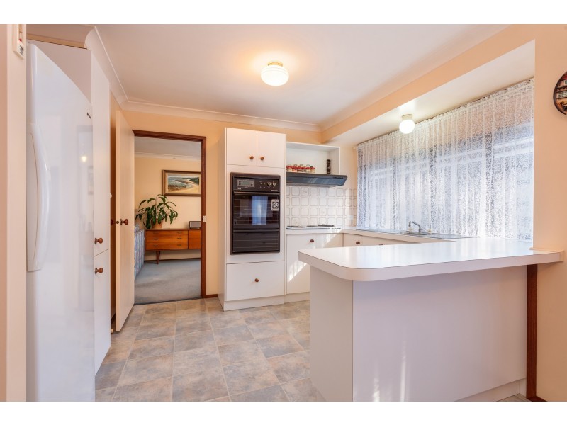 16 Lakeshore Parade, Sussex Inlet NSW 2540