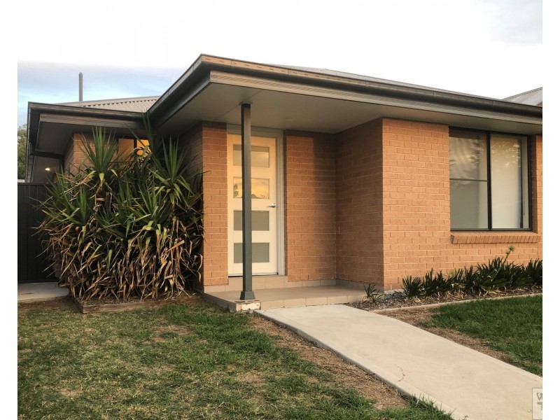 42 Esrom Street, Bathurst NSW 2795
