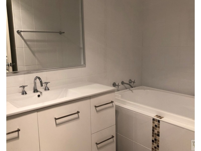 42 Esrom Street, Bathurst NSW 2795