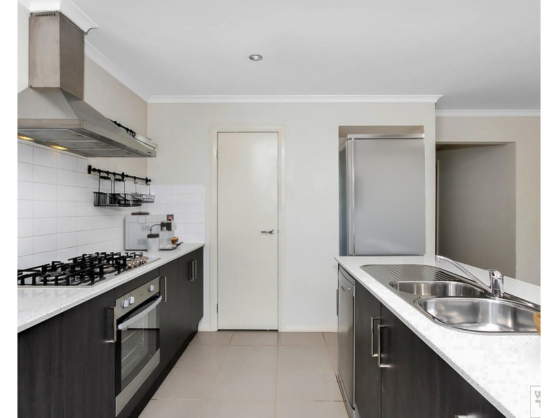 6  Finsbury Circuit, Ropes Crossing NSW 2760