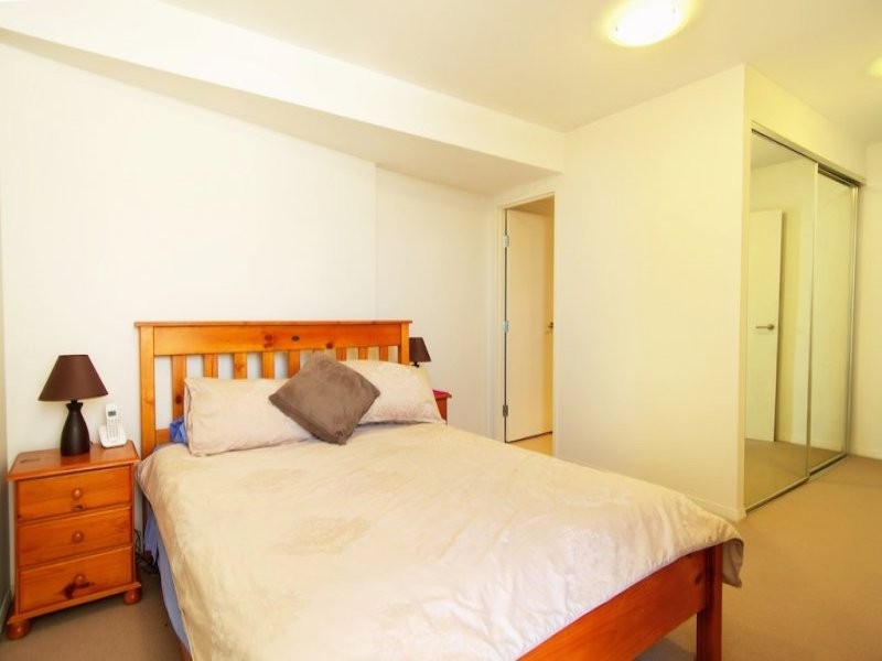 102/14 Oxley Ave, Woody Point QLD 4019