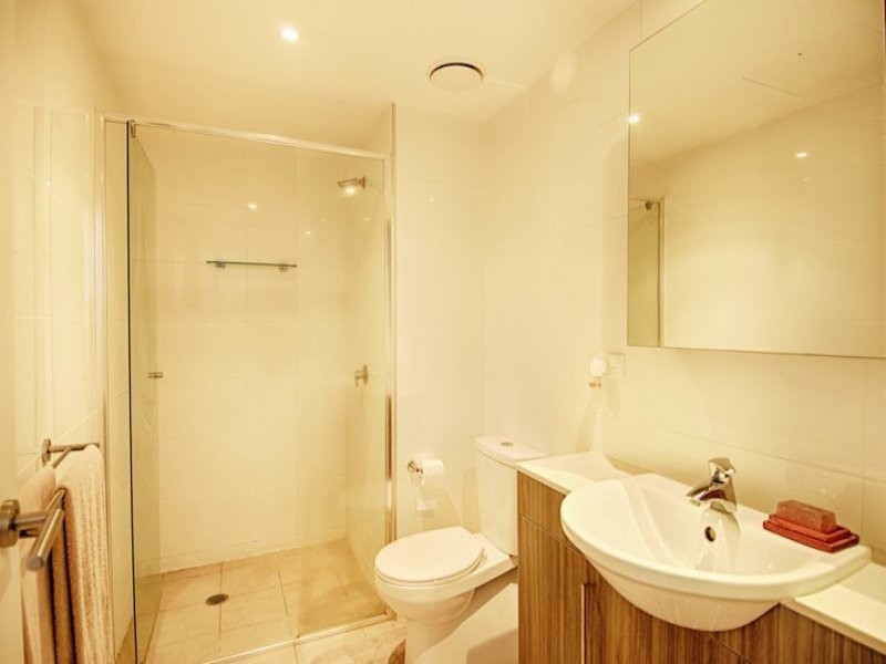 102/14 Oxley Ave, Woody Point QLD 4019