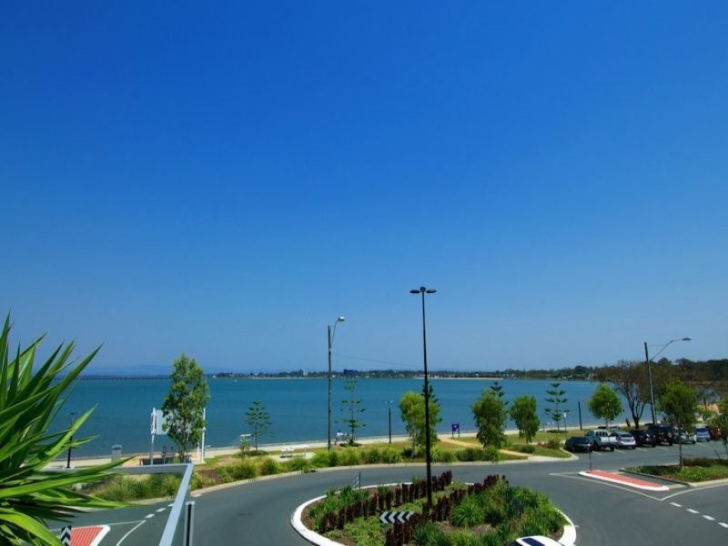 102/14 Oxley Ave, Woody Point QLD 4019