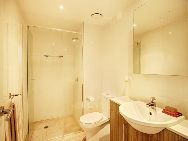 102/14 Oxley Ave, Woody Point QLD 4019