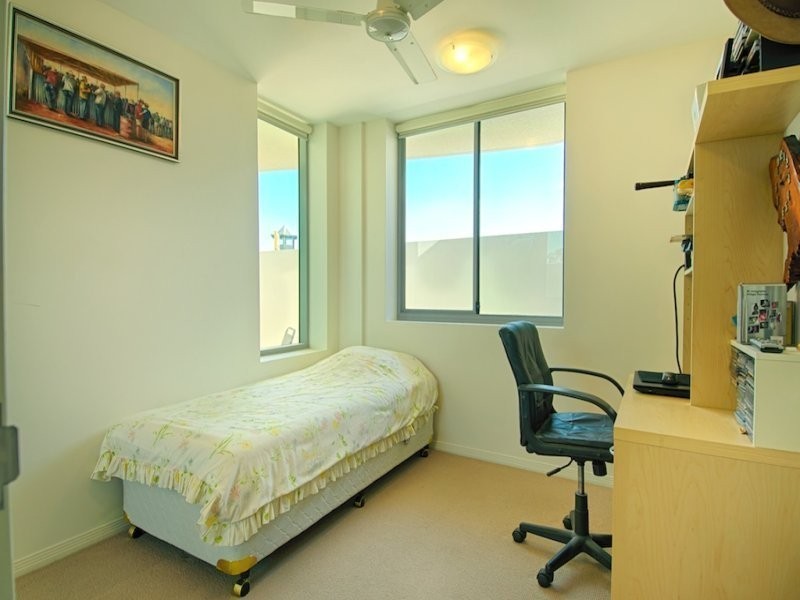 102/14 Oxley Ave, Woody Point QLD 4019