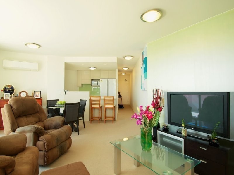 102/14 Oxley Ave, Woody Point QLD 4019
