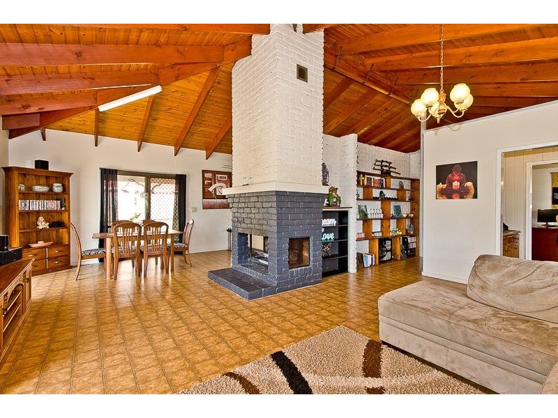 1052-1054 Oakey Flat Road, Narangba QLD 4504