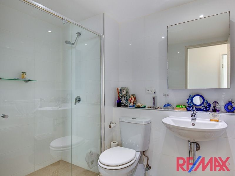 201/14 Oxley Avenue, Woody Point QLD 4019
