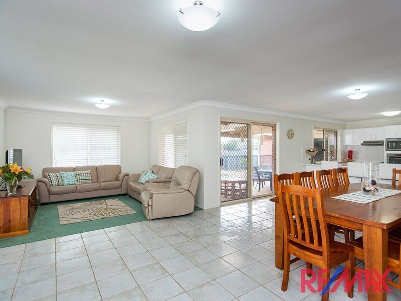 8 Reginald Avenue, Arana Hills QLD 4054