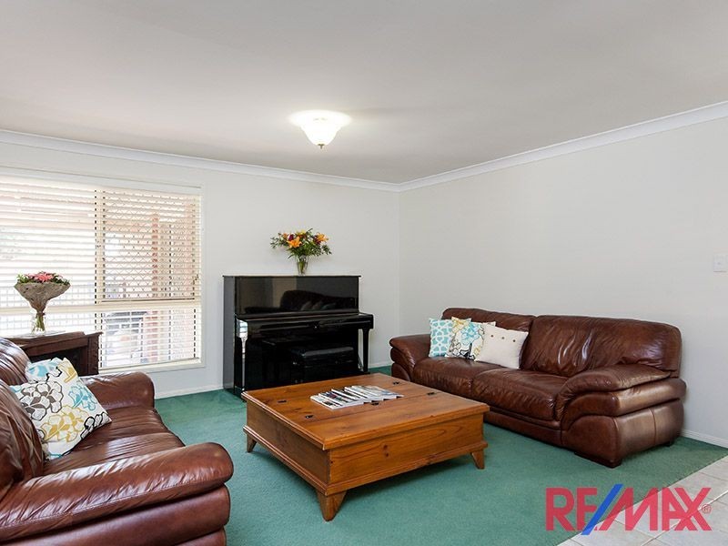 8 Reginald Avenue, Arana Hills QLD 4054