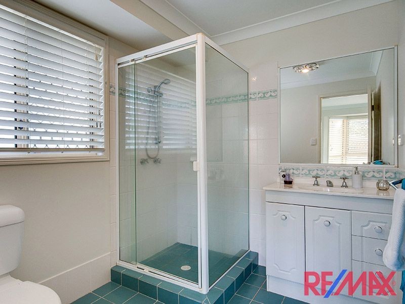 8 Reginald Avenue, Arana Hills QLD 4054