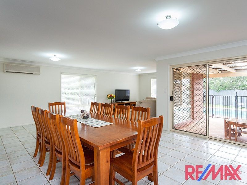 8 Reginald Avenue, Arana Hills QLD 4054