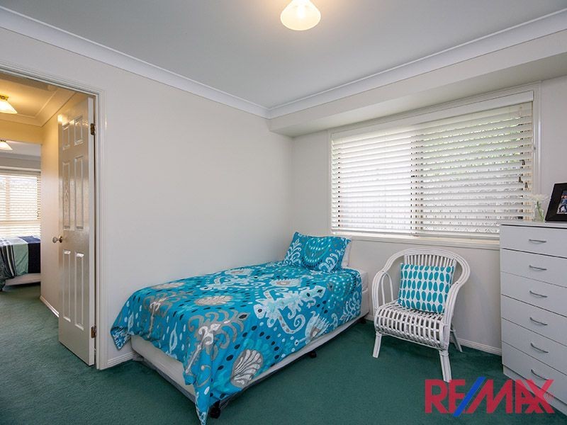 8 Reginald Avenue, Arana Hills QLD 4054