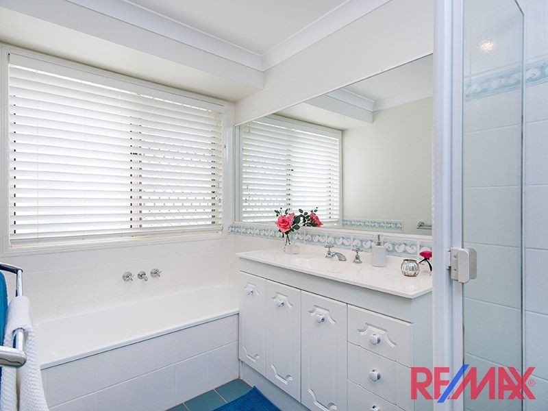 8 Reginald Avenue, Arana Hills QLD 4054