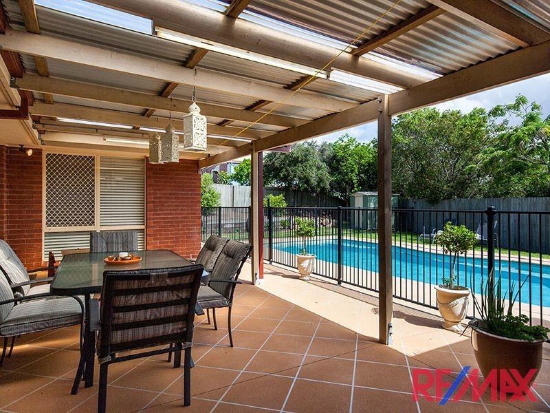 8 Reginald Avenue, Arana Hills QLD 4054