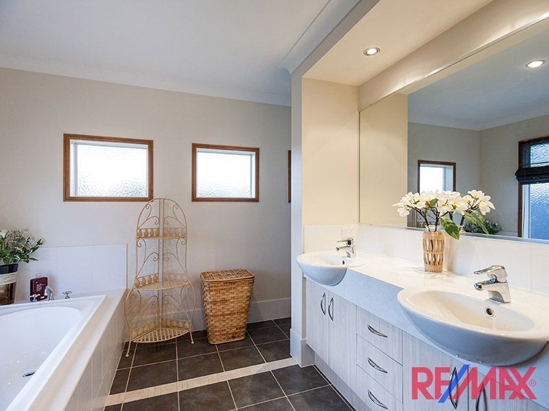24 Kennedia Court, North Lakes QLD 4509