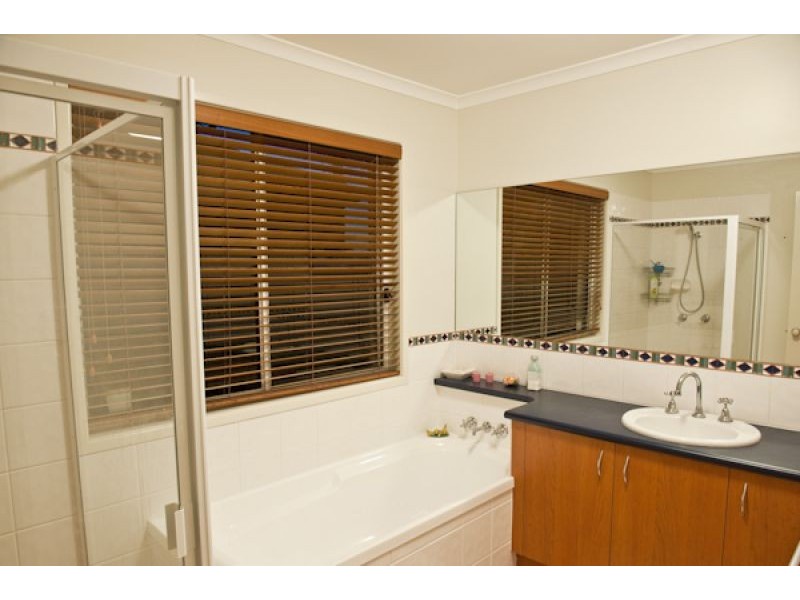 27 Hayward Avenue, Cashmere QLD 4500