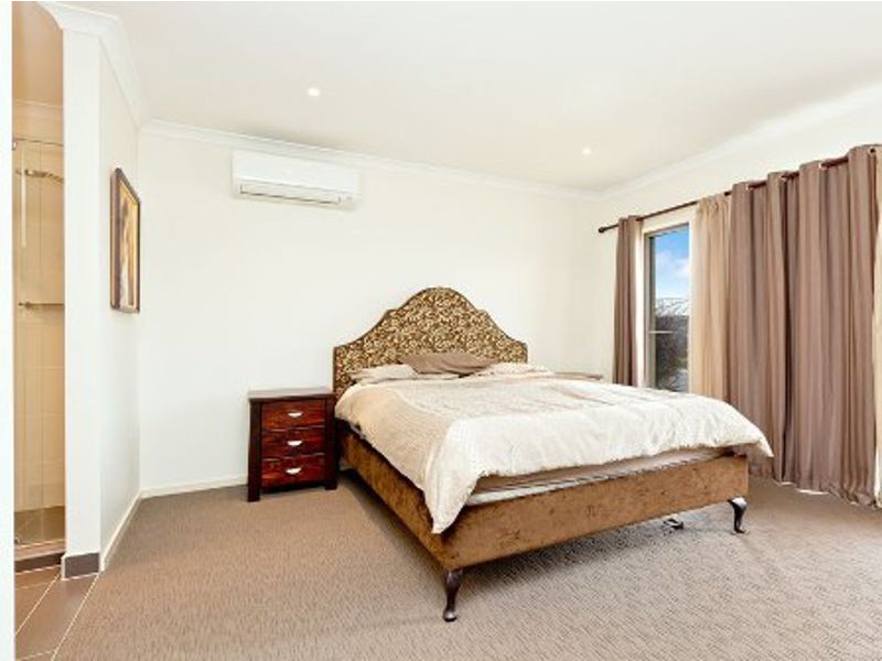 8 Edward Close, North Lakes QLD 4509