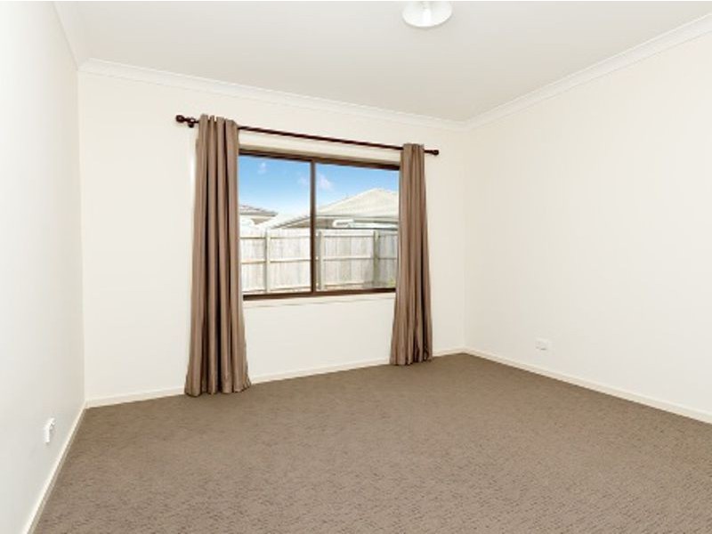 8 Edward Close, North Lakes QLD 4509