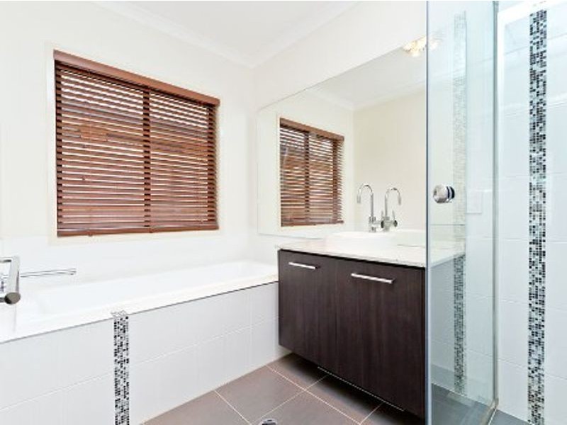 8 Edward Close, North Lakes QLD 4509