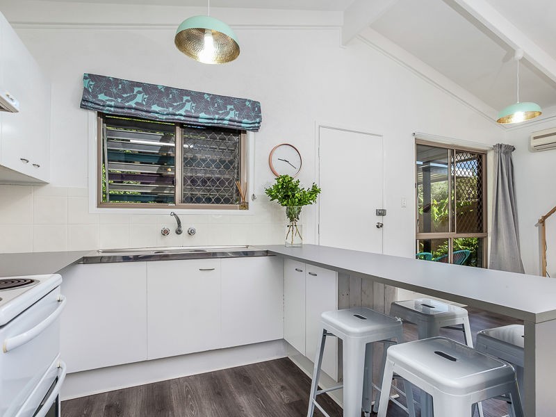 54 Sportsground St, Redcliffe QLD 4020