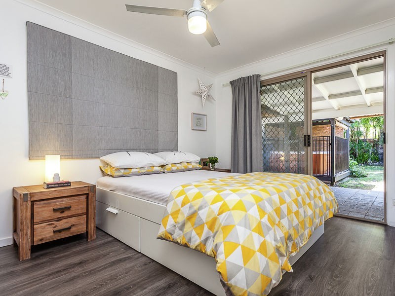 54 Sportsground St, Redcliffe QLD 4020
