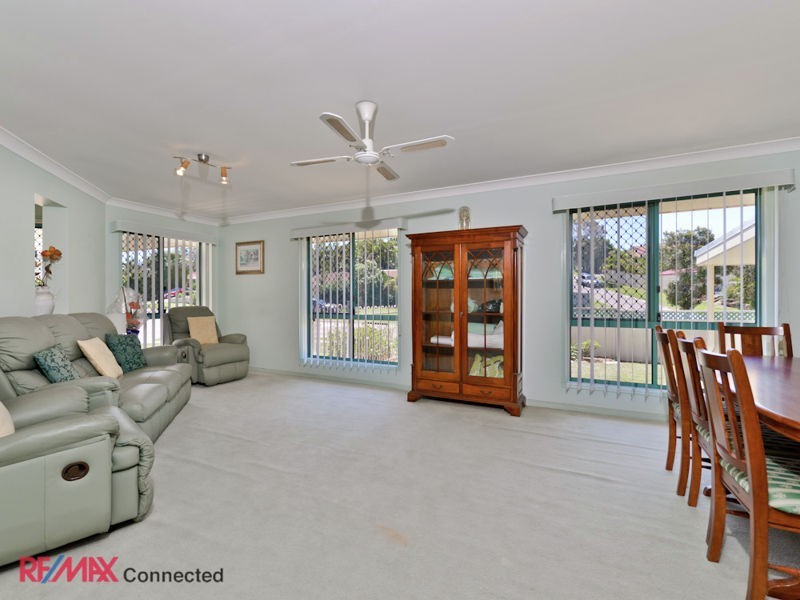 53 Hillenvale Ave, Arana Hills QLD 4054